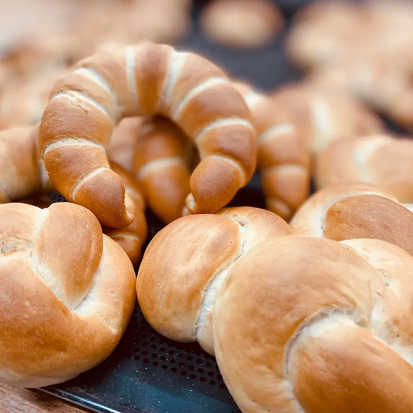 Bäckerei Christian Peter Brück - Hörnchen, Zopf
